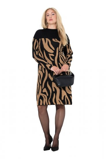 Ulla Popken 845378 Djurmönstrad stickad klänning Beige - Aftonklänningar - Aftonklänningar för dam i stora storlekar
