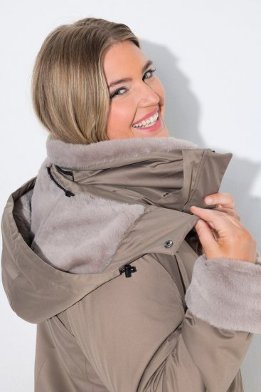 Ulla Popken 850509 Jacka i fuskpäls Taupe - Jackor - Damjackor i stora storlekar