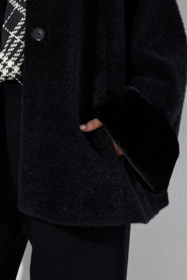 Ulla Popken 852644 Capejacka med fuskpälskant Svart - Ponchos & capes - 