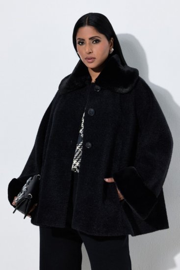 Ulla Popken 852644 Capejacka med fuskpälskant Svart - Ponchos & capes - 