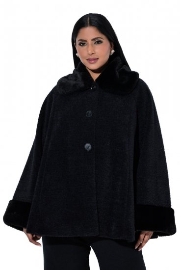 Ulla Popken 852644 Capejacka med fuskpälskant Svart - Ponchos & capes - 
