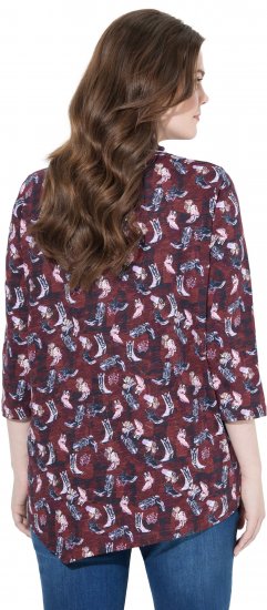 Ulla Popken Asymmetric Cowboy Boot Print Tee Dark Ruby - Tryckta T-shirts för dam i stora storlekar - 