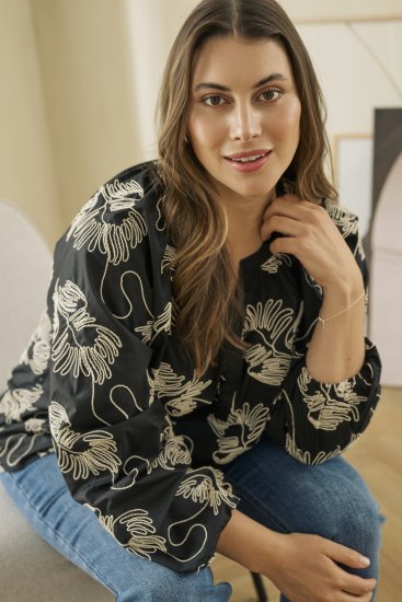 Kaffe Curve Kimmie Blouse Black Chalk Embroidery - Blusar - 
