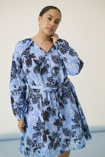 Kaffe Curve Aliana Dress Blue Flower Animal - Midiklänningar - 