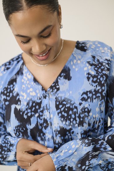 Kaffe Curve Aliana Dress Blue Flower Animal - Midiklänningar - 