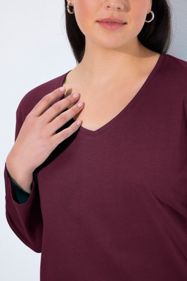 Ulla Popken Back To Basics V-Neck Relaxed Fit Cotton Tee Dark Berry - T-shirts - T-shirts för kvinnor