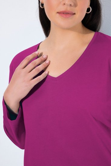 Ulla Popken Back To Basics V-Neck Relaxed Fit Cotton Tee Berry - T-shirts - T-shirts för kvinnor