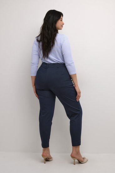 Kaffe Curve Leana Chinobyxor 7/8 Djup marinblå - Jeans & Byxor i Stora Storlekar – Plus Size - 