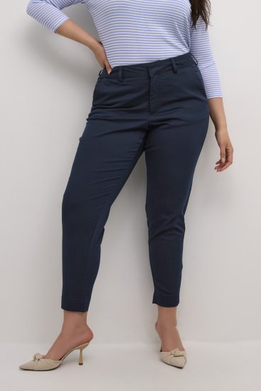 Kaffe Curve Leana Chinobyxor 7/8 Djup marinblå - Jeans & Byxor i Stora Storlekar – Plus Size - 
