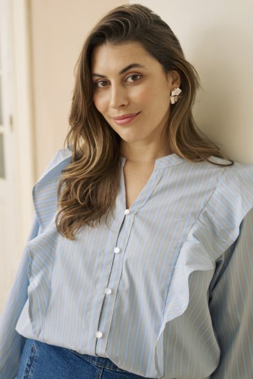 Kaffe Curve Lenia Flounce Shirt Powder Blue Stripe - Skjortblusar - 