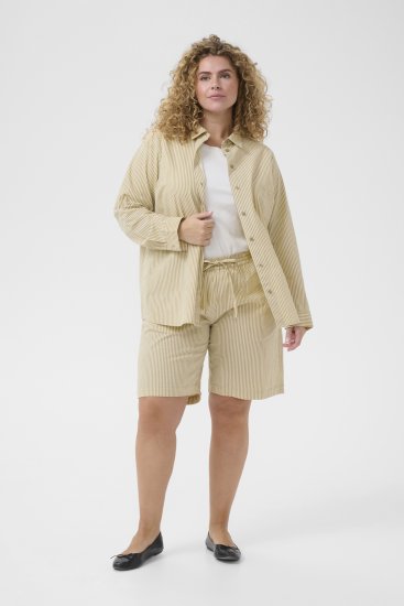 Kaffe Curve Nana Randiga shorts Chincilla/Vit randig - Jeans & Byxor i Stora Storlekar – Plus Size - 