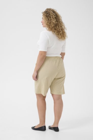 Kaffe Curve Nana Randiga shorts Chincilla/Vit randig - Jeans & Byxor i Stora Storlekar – Plus Size - 