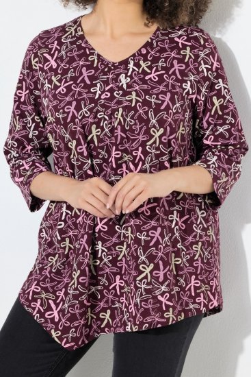 Ulla Popken Ribbon Print 3/4 Sleeve Asymmetric Tee Plum - Tryckta T-shirts för dam i stora storlekar - Tryckta t-shirts för dam