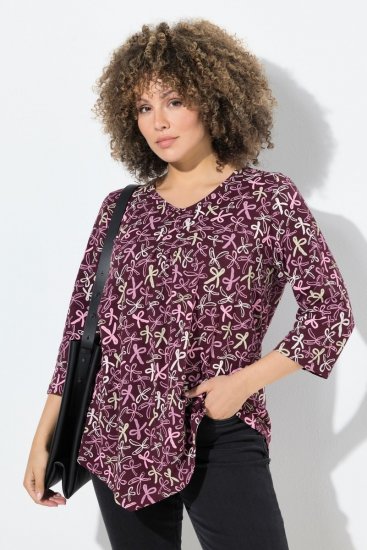Ulla Popken Ribbon Print 3/4 Sleeve Asymmetric Tee Plum - Tryckta T-shirts för dam i stora storlekar - Tryckta t-shirts för dam