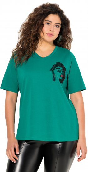 Ulla Popken Embroidered Face Motif Short Sleeve V-Neck Tee Emerald Green - Tryckta T-shirts för dam i stora storlekar - 