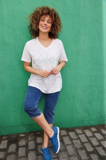 Ulla Popken Embroidered Sunrise Lettering Tee Off-White - Tryckta T-shirts för dam i stora storlekar - 
