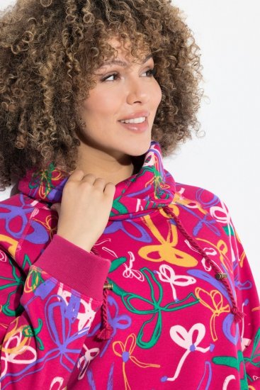 Ulla Popken Ribbon Print Turtleneck Sweatshirt Cherry Red - Collegetröjor & hoodies - Mjuka tröjor och hoodies i stora storlekar