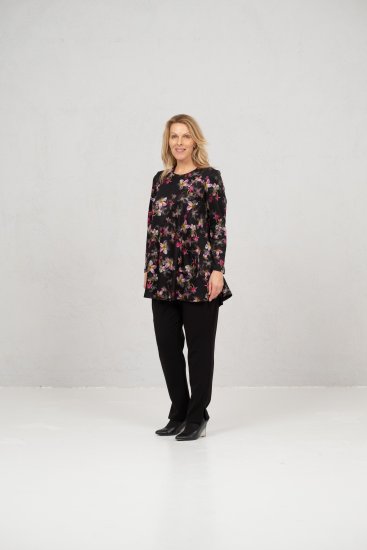 Scandinavian Caramel Flowers Tunic Red and Pink - Tryckta T-shirts för dam i stora storlekar - 