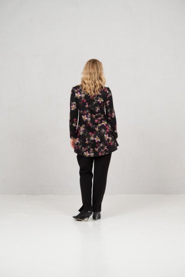 Scandinavian Caramel Flowers Tunic Red and Pink - Tryckta T-shirts för dam i stora storlekar - 
